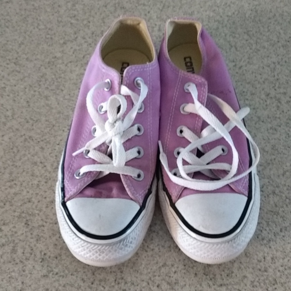 Size 6 Lavender Converse